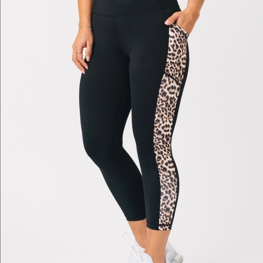 Zyia Leopard Pocket Brilliant Hi-Rise Capri 20"